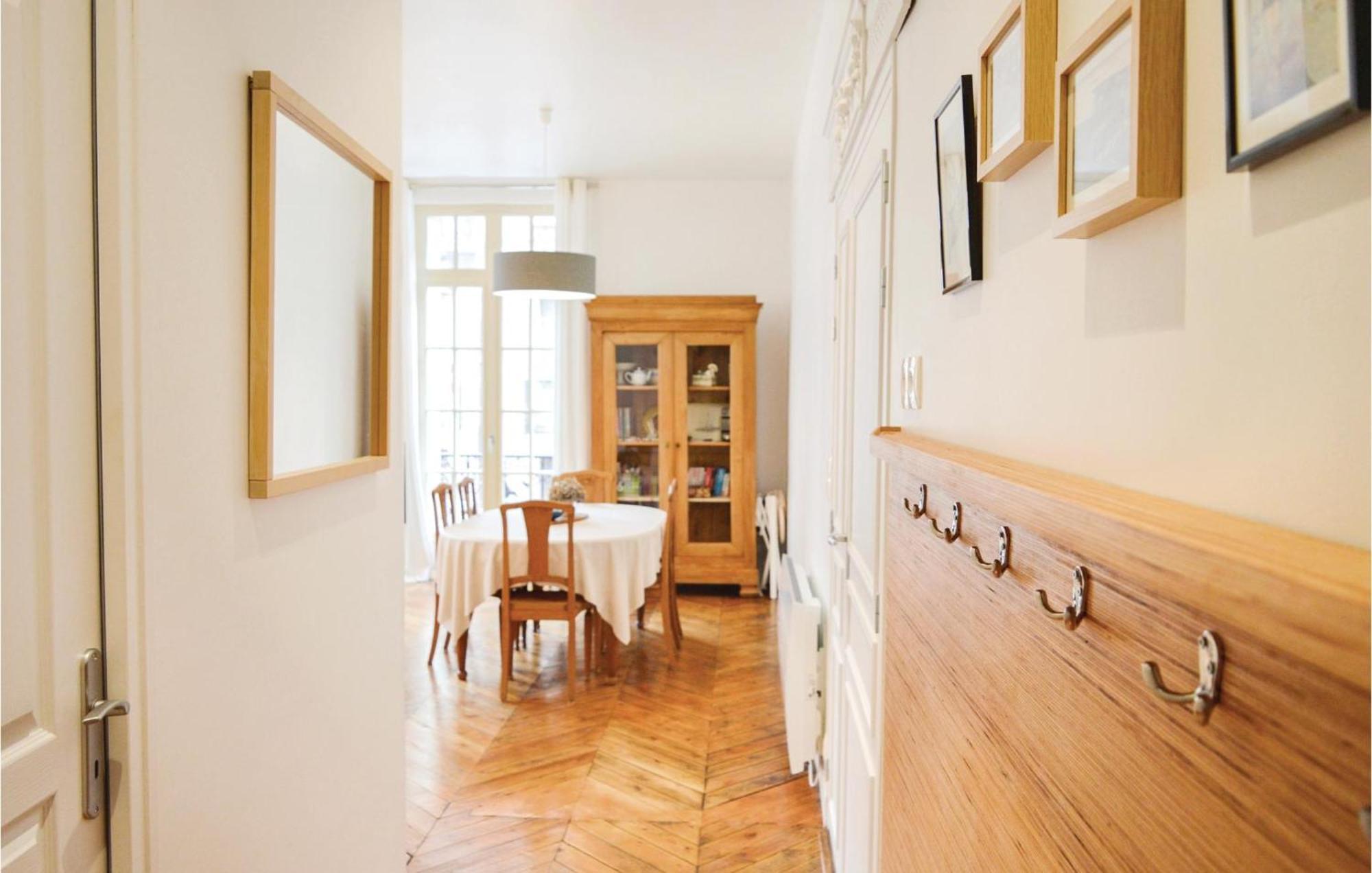 2 Bedroom Awesome Apartment In Мер-ле-Бен Екстериор снимка
