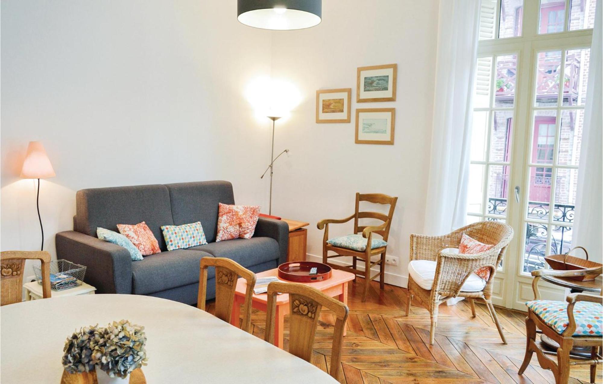 2 Bedroom Awesome Apartment In Мер-ле-Бен Екстериор снимка